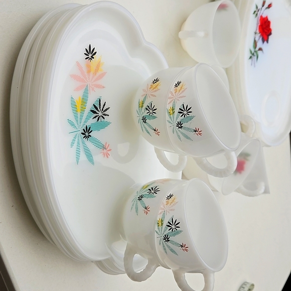 Vintage Mid Century Federal Milk Glass snack plates w/cups - Picture 1 of 4